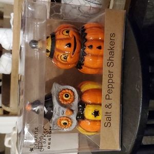 anna Parker Owl and Pumkin Salt n Pepper Shaker